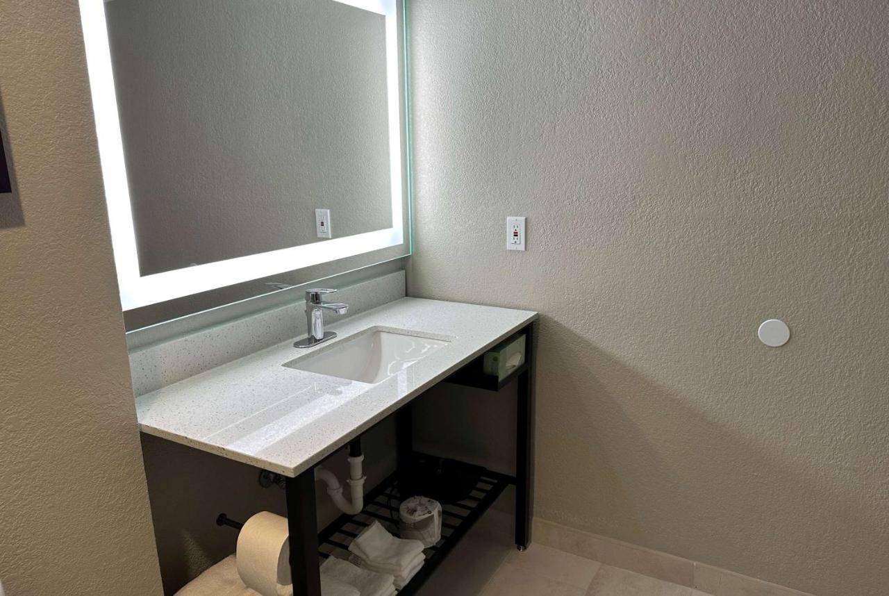 La Quinta Inn By Wyndham Huntsville Research Park Εξωτερικό φωτογραφία