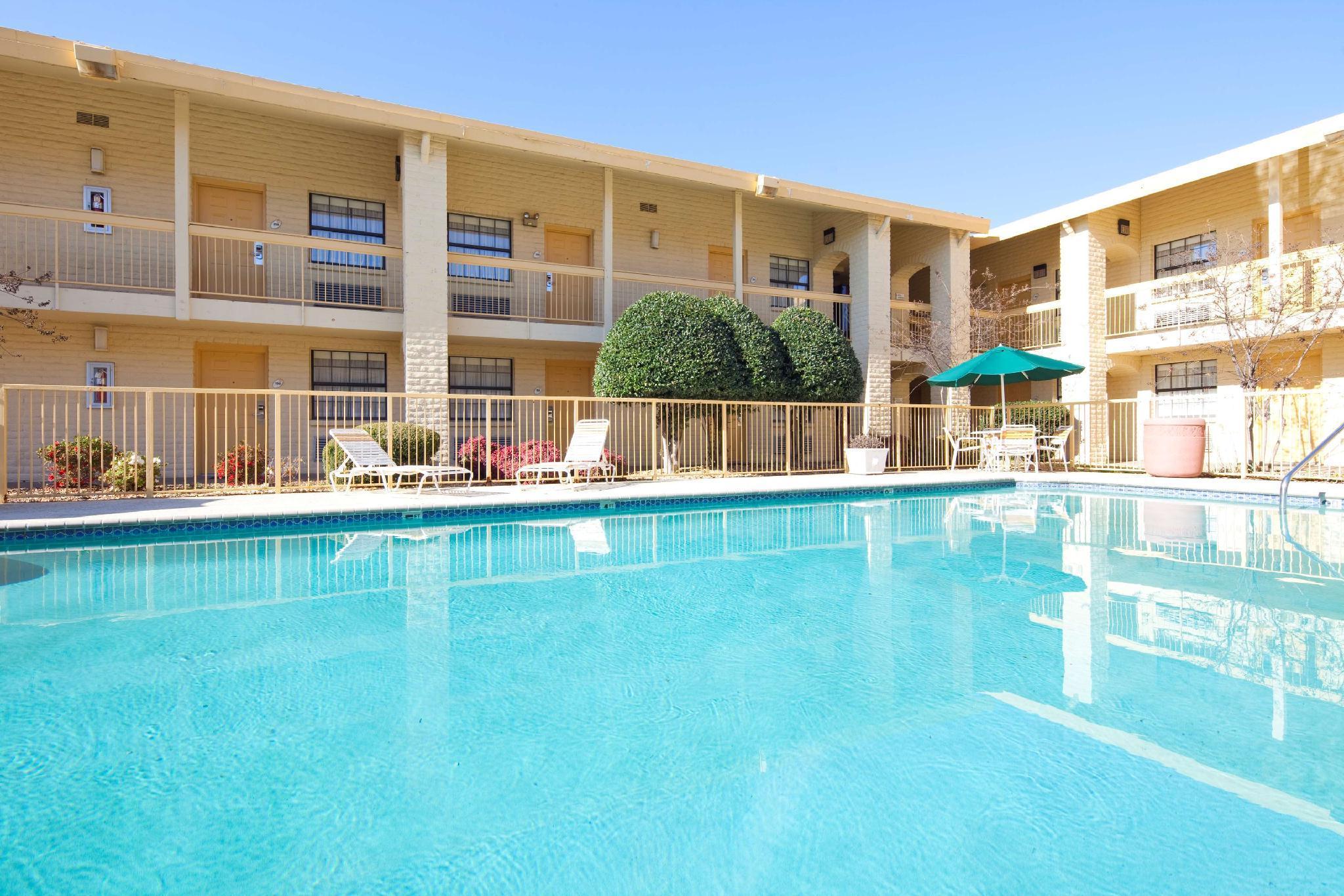 La Quinta Inn By Wyndham Huntsville Research Park Εξωτερικό φωτογραφία