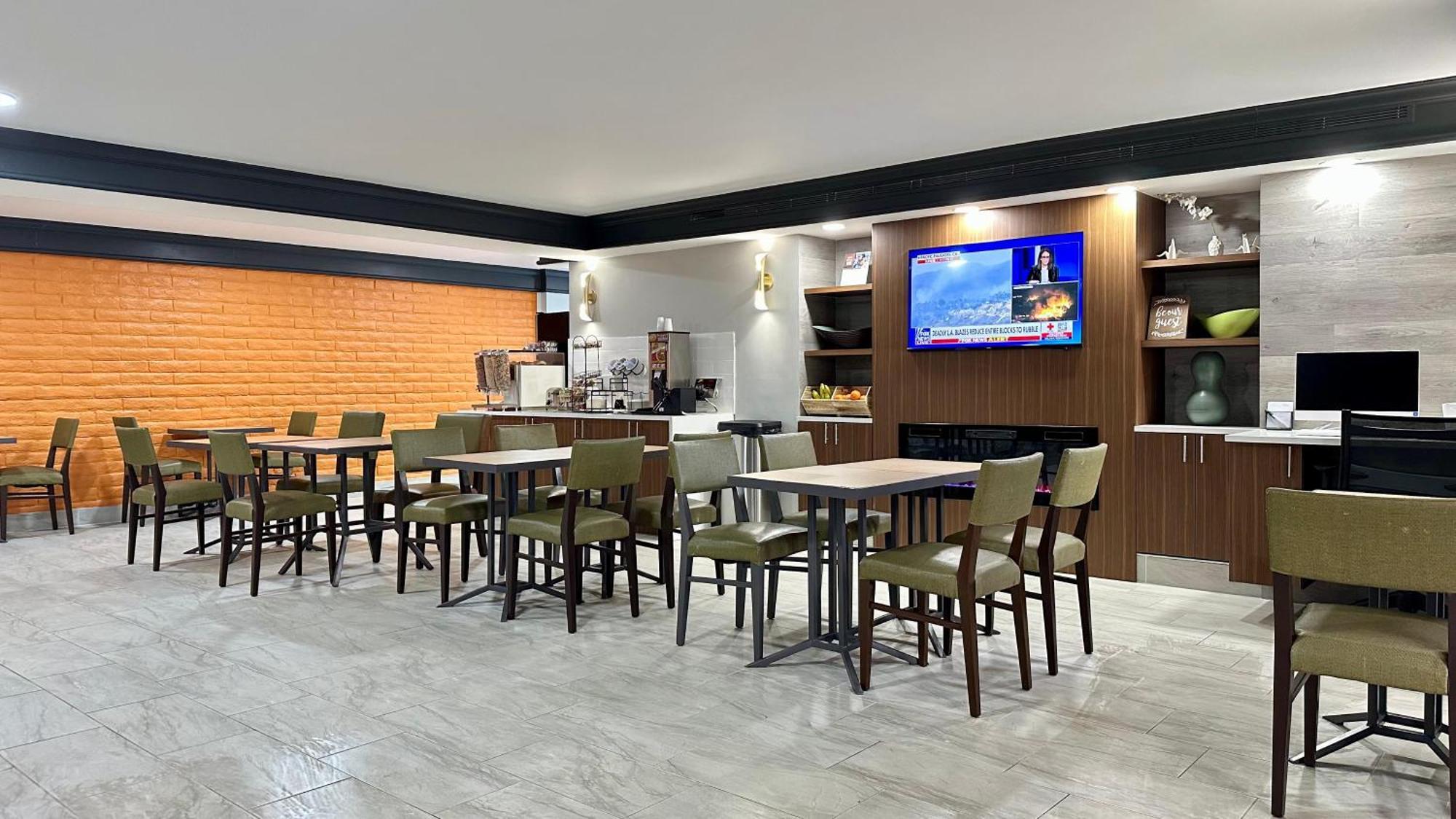 La Quinta Inn By Wyndham Huntsville Research Park Εξωτερικό φωτογραφία