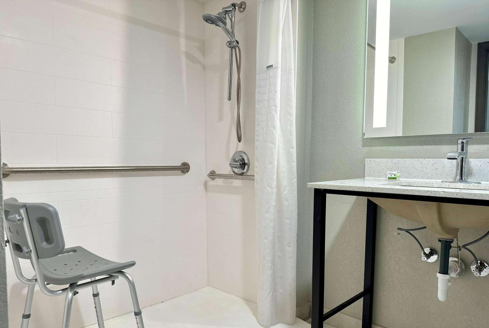 La Quinta Inn By Wyndham Huntsville Research Park Εξωτερικό φωτογραφία