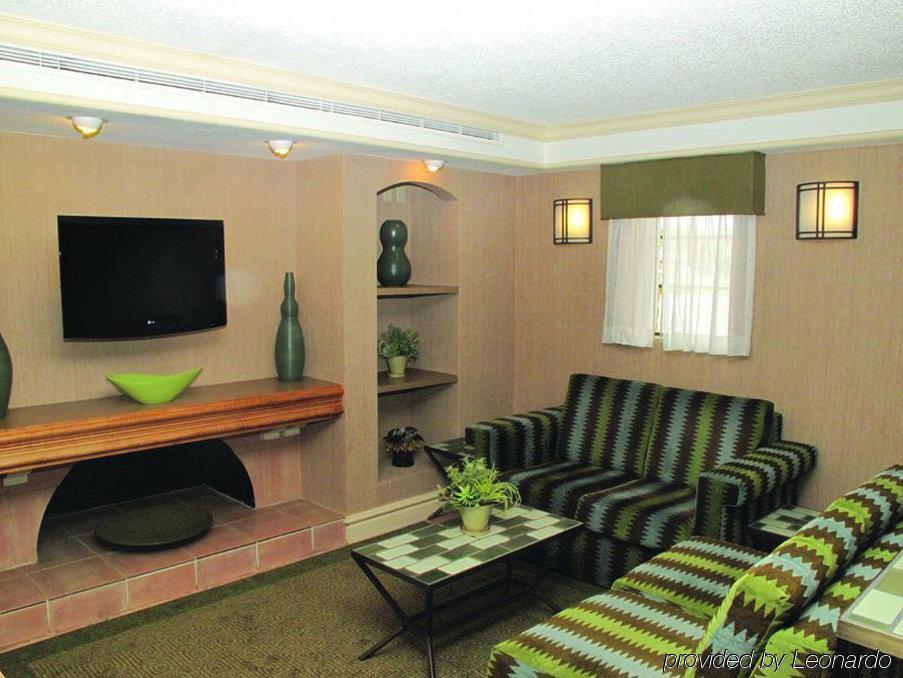 La Quinta Inn By Wyndham Huntsville Research Park Εξωτερικό φωτογραφία